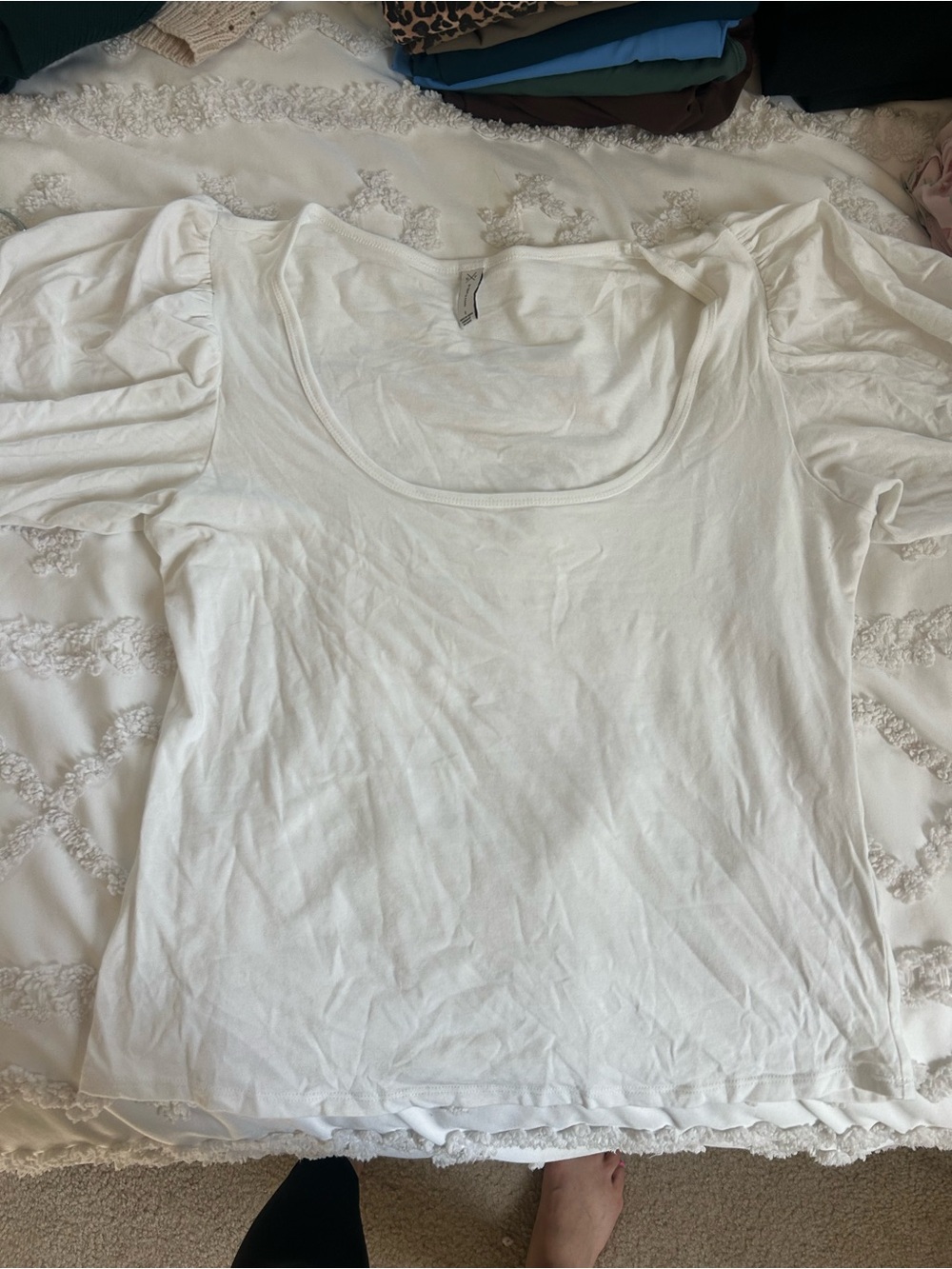 Gentle Fawn large White Scoop Neck Puff Sleeve Women's Top